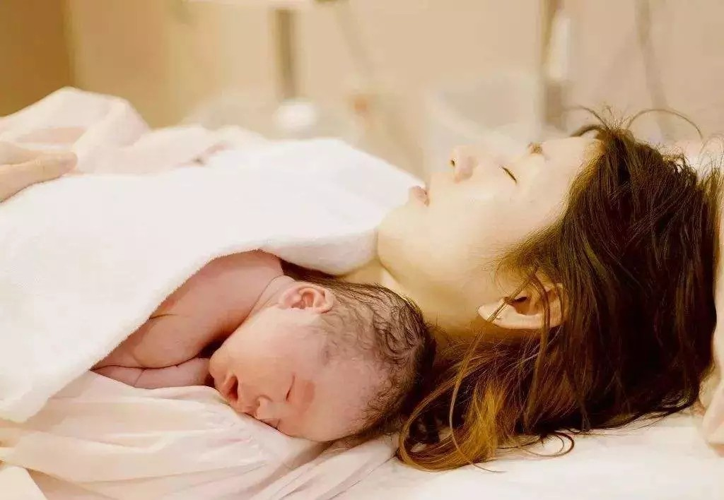 寶寶出生后，最關(guān)鍵的48小時(shí)如何護(hù)理？