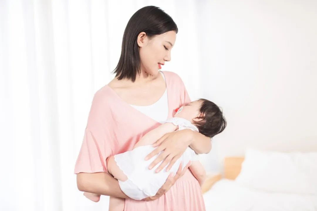 資深月嫂告誡：寶寶護(hù)理過程中，最容易犯這7個錯誤，一定要小心